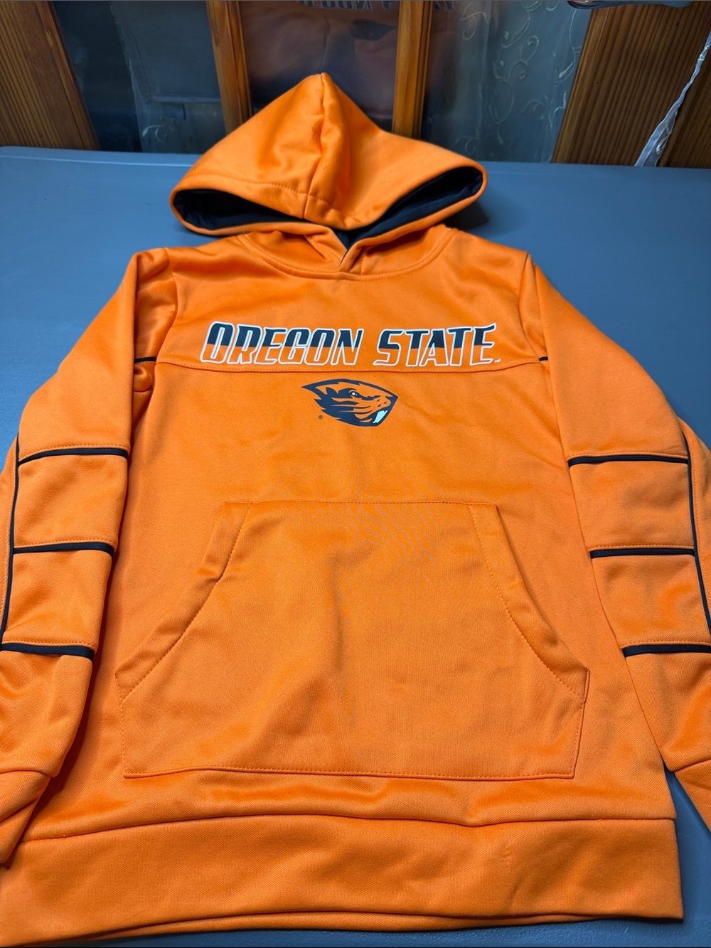 🦫 Kid’s Colosseum Oregon State Orange Sweatshirt with Black Trim. Size: XS/6-7